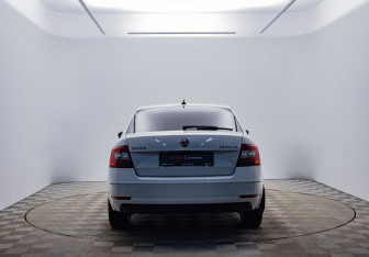Подержанный автомобиль Skoda Octavia Liftback 2018 года (6 фото)