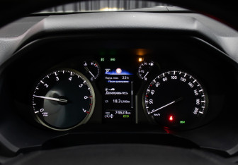 Подержанный автомобиль Toyota Land Cruiser Prado 2020 года (13 фото)