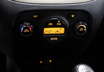 Подержанный автомобиль Kia Rio Hatchback 2008 года (18 фото)