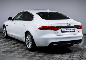 Подержанный автомобиль Jaguar XF Sedan 2018 года (6 фото)