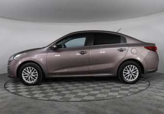 Подержанный автомобиль Kia Rio Sedan 2019 года (8 фото)