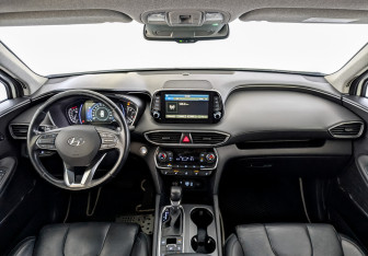 Подержанный автомобиль Hyundai Santa Fe 2019 года (14 фото)