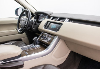 Подержанный автомобиль Land Rover Range Rover Sport 2016 года (10 фото)