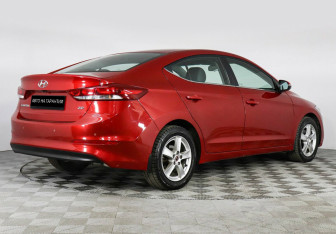 Подержанный автомобиль Hyundai Elantra Sedan 2016 года (3 фото)