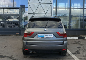 Подержанный автомобиль BMW X3 2010 года (6 фото)