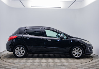 Подержанный автомобиль Peugeot 308 Hatchback 2010 года (4 фото)