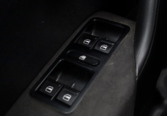 Подержанный автомобиль Volkswagen Polo Sedan 2012 года (16 фото)