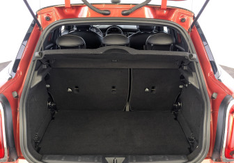 Подержанный автомобиль MINI Hatch 2020 года (10 фото)