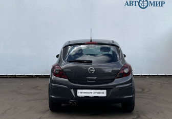 Подержанный автомобиль Opel Corsa 2013 года (6 фото)