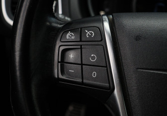 Подержанный автомобиль Volvo V40 Hatchback 2014 года (17 фото)
