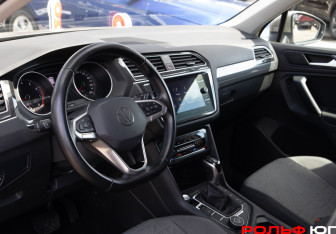 Подержанный автомобиль Volkswagen Tiguan 2021 года (10 фото)