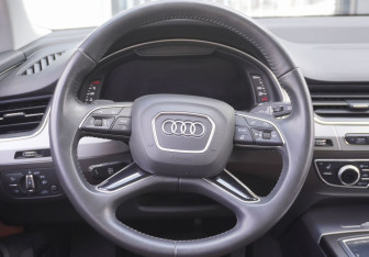 Подержанный автомобиль Audi Q7 2019 года (14 фото)