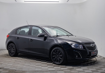 Подержанный автомобиль Chevrolet Cruze Hatchback 2013 года (7 фото)