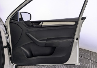 Подержанный автомобиль Skoda Rapid Liftback 2019 года (25 фото)