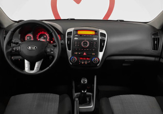 Подержанный автомобиль Kia Ceed Hatchback 2011 года (8 фото)