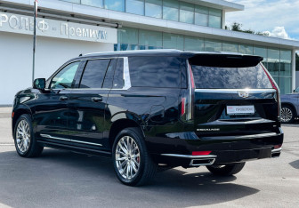 Подержанный автомобиль Cadillac Escalade Suv 2022 года (7 фото)