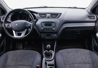 Подержанный автомобиль Kia Rio Hatchback 2012 года (13 фото)