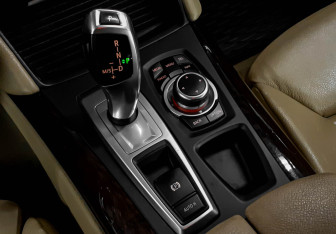 Подержанный автомобиль BMW X6 2014 года (17 фото)