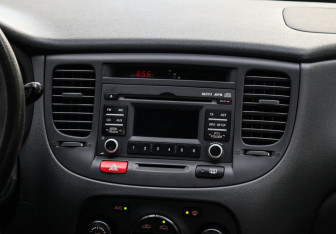 Подержанный автомобиль Kia Rio Hatchback 2010 года (10 фото)