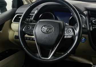 Подержанный автомобиль Toyota Camry Sedan 2020 года (14 фото)