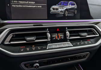 Подержанный автомобиль BMW X7 2019 года (27 фото)