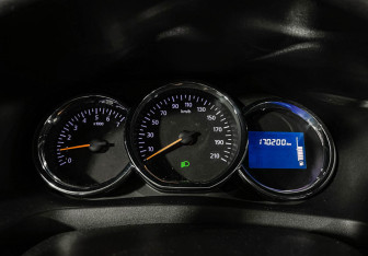 Подержанный автомобиль Renault Sandero 2018 года (11 фото)