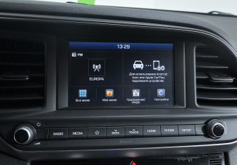 Подержанный автомобиль Hyundai Elantra Sedan 2020 года (17 фото)