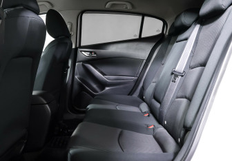 Подержанный автомобиль Mazda 3 Hatchback 2013 года (17 фото)