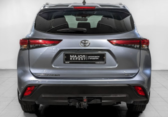 Подержанный автомобиль Toyota Highlander 2021 года (6 фото)