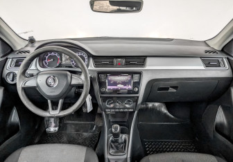 Подержанный автомобиль Skoda Rapid Liftback 2019 года (14 фото)