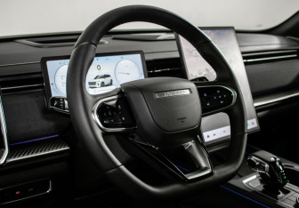 Подержанный автомобиль Jaecoo J7 2024 года (14 фото)