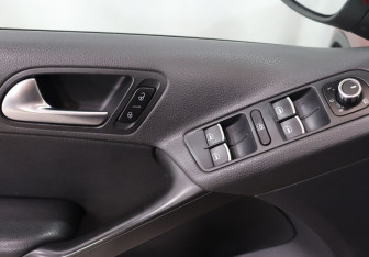 Подержанный автомобиль Volkswagen Tiguan 2011 года (12 фото)
