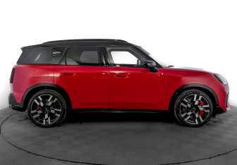 Подержанный автомобиль MINI Countryman 2024 года (4 фото)