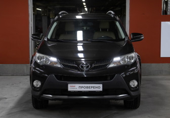 Подержанный автомобиль Toyota RAV4 2014 года (2 фото)