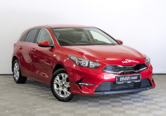 Подержанный автомобиль Kia Ceed Hatchback 2022 года (3 фото)