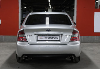 Подержанный автомобиль Subaru Legacy Sedan 2004 года (6 фото)