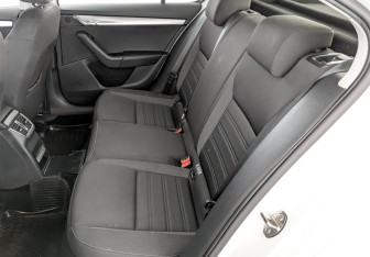 Подержанный автомобиль Skoda Octavia Liftback 2018 года (12 фото)