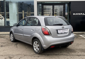 Подержанный автомобиль Kia Rio Hatchback 2009 года (7 фото)