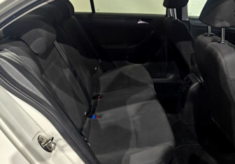Подержанный автомобиль Volkswagen Jetta Sedan 2014 года (10 фото)