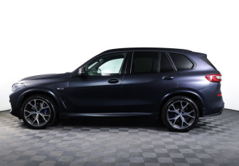 Подержанный автомобиль BMW X5 2022 года (8 фото)