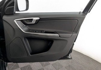 Подержанный автомобиль Volvo XC60 2012 года (24 фото)