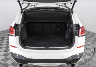 Подержанный автомобиль BMW X1 2021 года (9 фото)