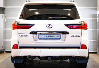 Подержанный автомобиль Lexus LX 2016 года (5 фото)