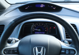 Подержанный автомобиль Honda Civic Sedan 2011 года (11 фото)