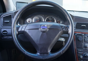 Подержанный автомобиль Volvo S60 2007 года (13 фото)