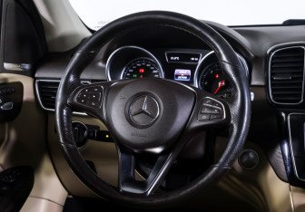 Подержанный автомобиль Mercedes-Benz GLE 2017 года (13 фото)