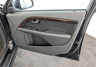 Подержанный автомобиль Volvo S80 2013 года (25 фото)