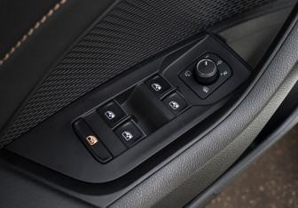 Подержанный автомобиль Skoda Octavia Liftback 2024 года (26 фото)