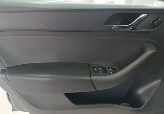 Подержанный автомобиль Skoda Rapid Liftback 2016 года (14 фото)