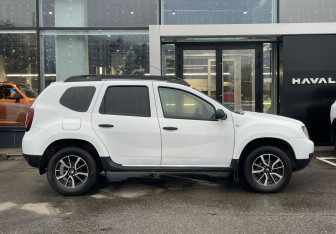 Подержанный автомобиль Renault Duster 2017 года (4 фото)